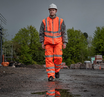 vendor-pulsar-worker-in-orange-Pulsar-hi-vis.jpg