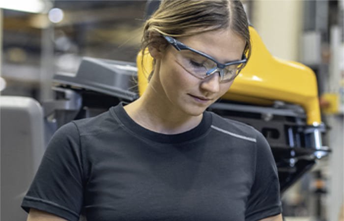 vendor-uvex-safety-eyewear-protection-uvex-safety-eyewear-make-fit-part-of-your-safety-decision-image.jpg
